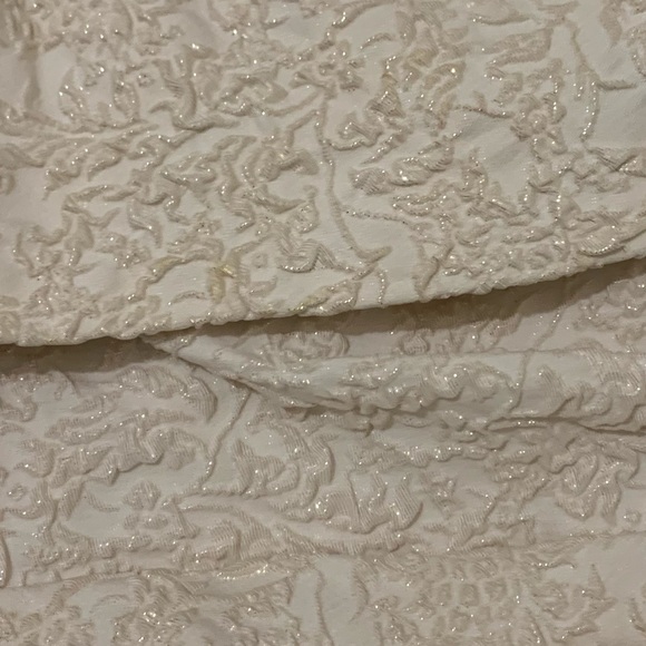 Off the shoulder cream gown - Picture 3 of 7